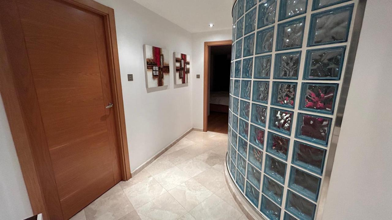 Ocean Village Luxury 2 Bed 2 Bath Apartment - Amazing Views - Pools And Jacuzzis Gibraltar Eksteriør bilde