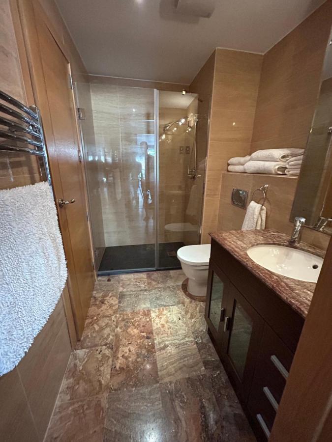 Ocean Village Luxury 2 Bed 2 Bath Apartment - Amazing Views - Pools And Jacuzzis Gibraltar Eksteriør bilde