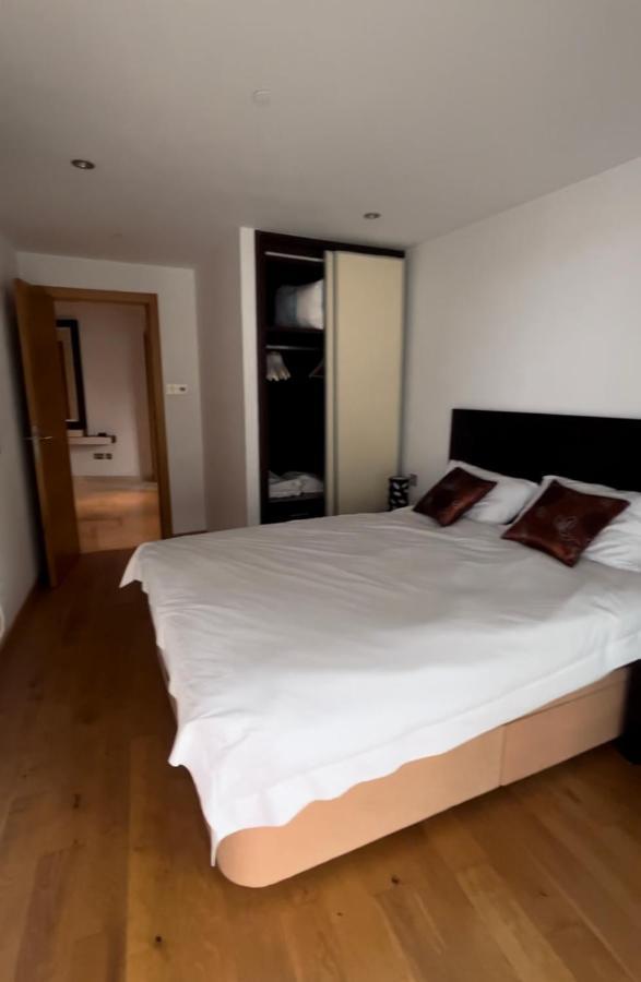 Ocean Village Luxury 2 Bed 2 Bath Apartment - Amazing Views - Pools And Jacuzzis Gibraltar Eksteriør bilde