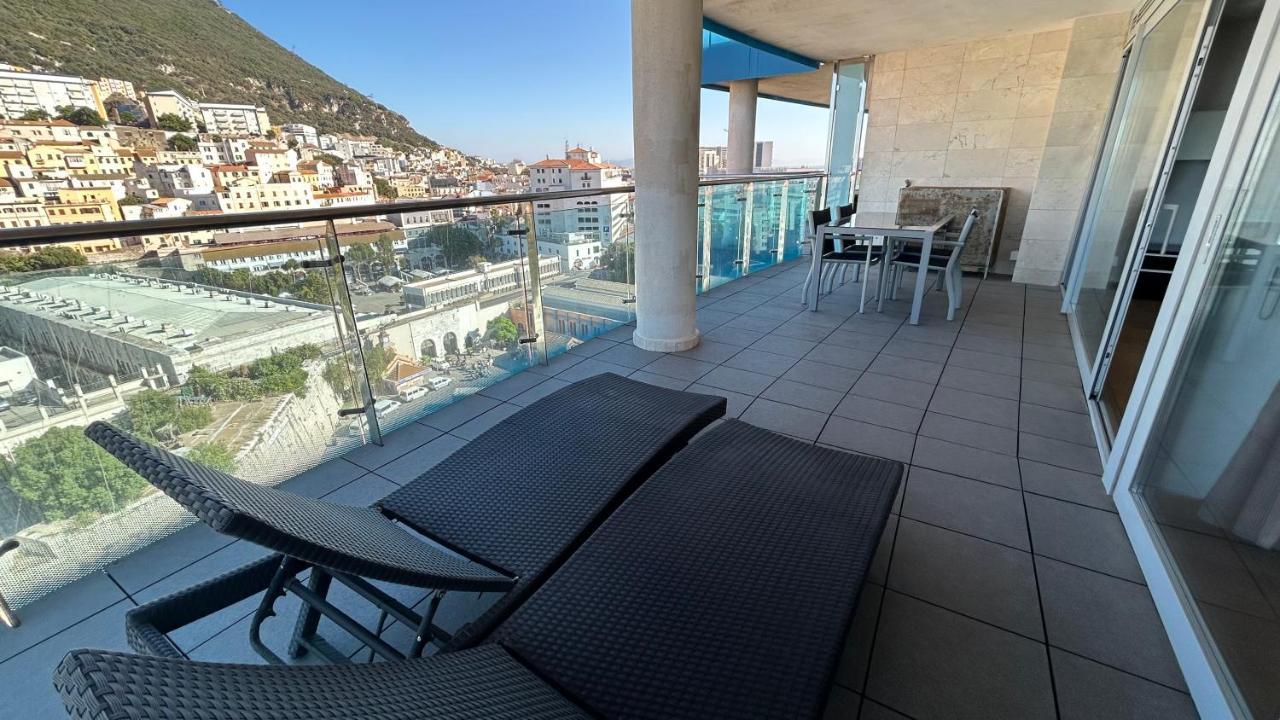 Ocean Village Luxury 2 Bed 2 Bath Apartment - Amazing Views - Pools And Jacuzzis Gibraltar Eksteriør bilde