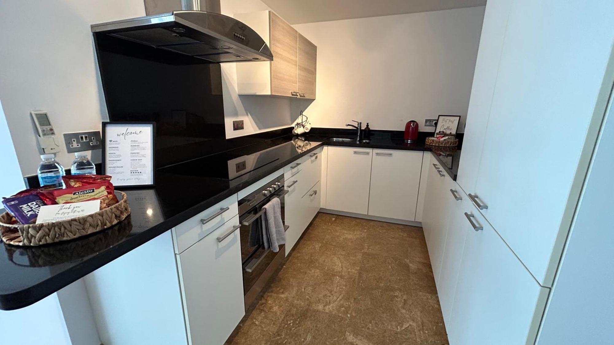 Ocean Village Luxury 2 Bed 2 Bath Apartment - Amazing Views - Pools And Jacuzzis Gibraltar Eksteriør bilde