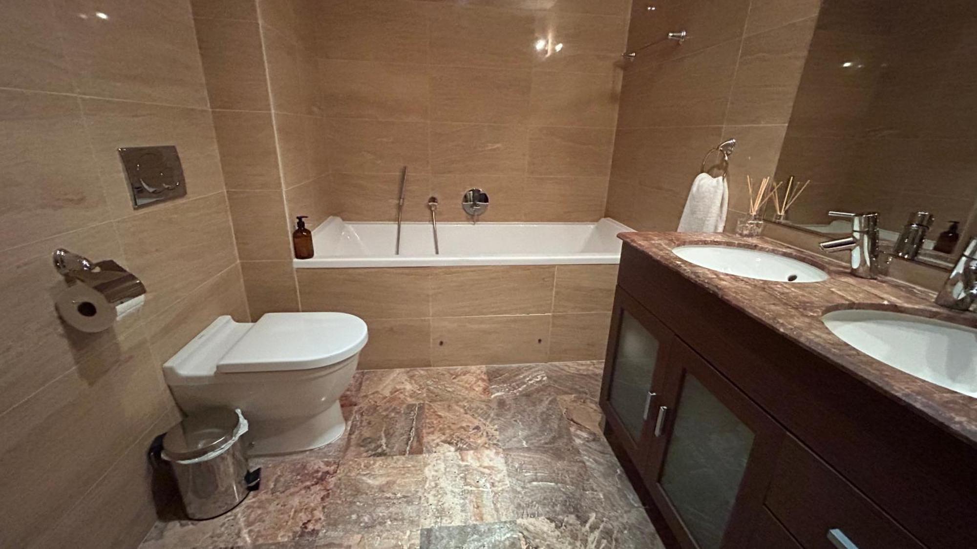 Ocean Village Luxury 2 Bed 2 Bath Apartment - Amazing Views - Pools And Jacuzzis Gibraltar Eksteriør bilde